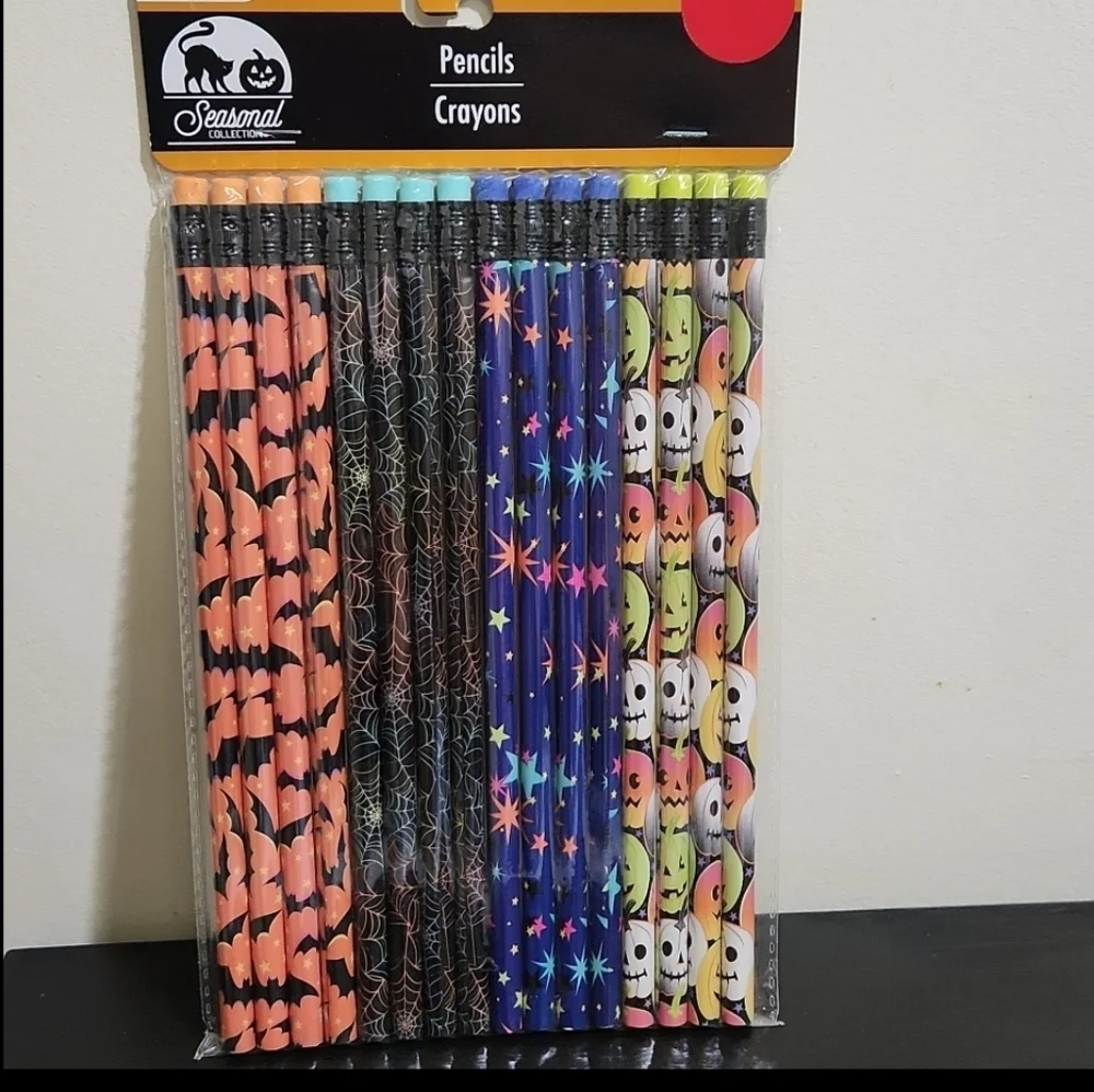 Halloween Themes 16 Pieces Pencils - Picture 2 of 4